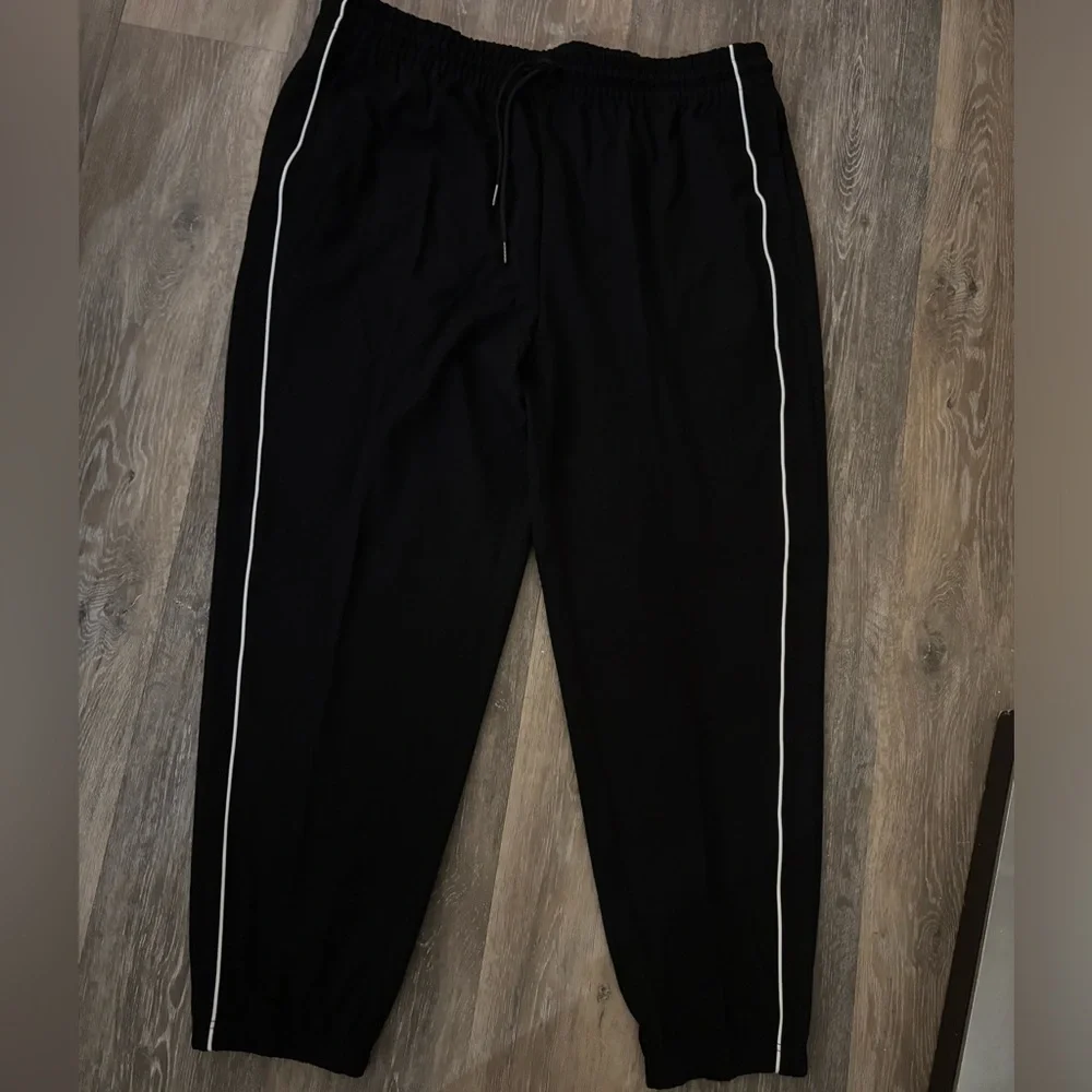 Xersion Relaxed Fit Black Pants with White Piping Sz XL